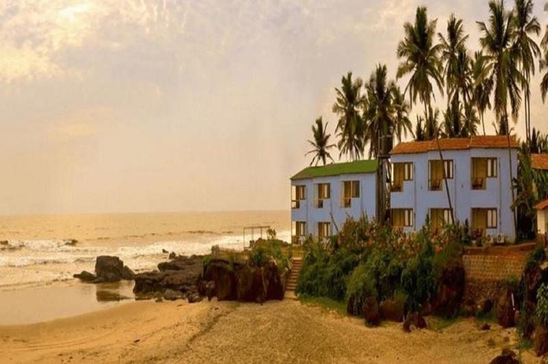 Holidays at Rococco Ashvem Hotel in Morjim, Goa