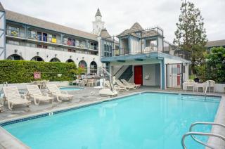 Photograph of Castle Inn And Suites Hotel