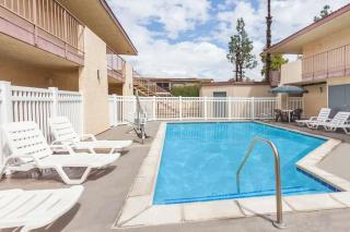 Photograph of Days Inn Anaheim Maingate