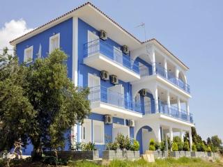 Book Folies Apartments online