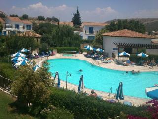 Book Hylatio Tourist Village online