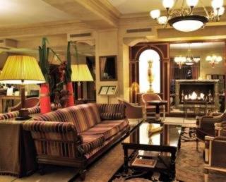 Photograph of Napoleon Hotel