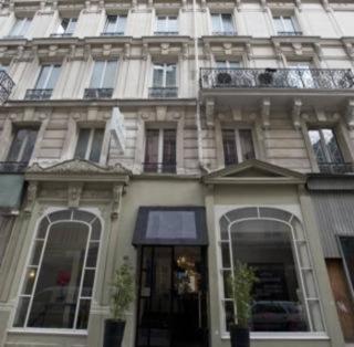 Photograph of Holiday Villa Lafayette Paris Hotel