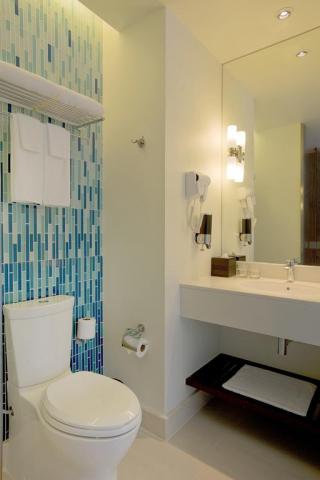 Photograph of Holiday Inn Express Phuket Patong Beach Central