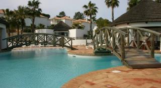 Book Encosta Do Lago Resort online