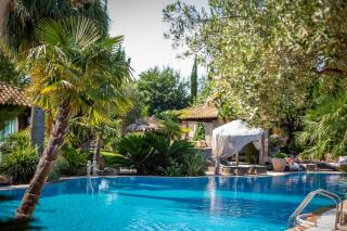 Book Achtis Hotel online