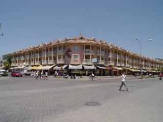 Photograph of Midpoint Club and Suites