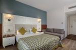 Side Crown Charm Palace Hotel Picture 3